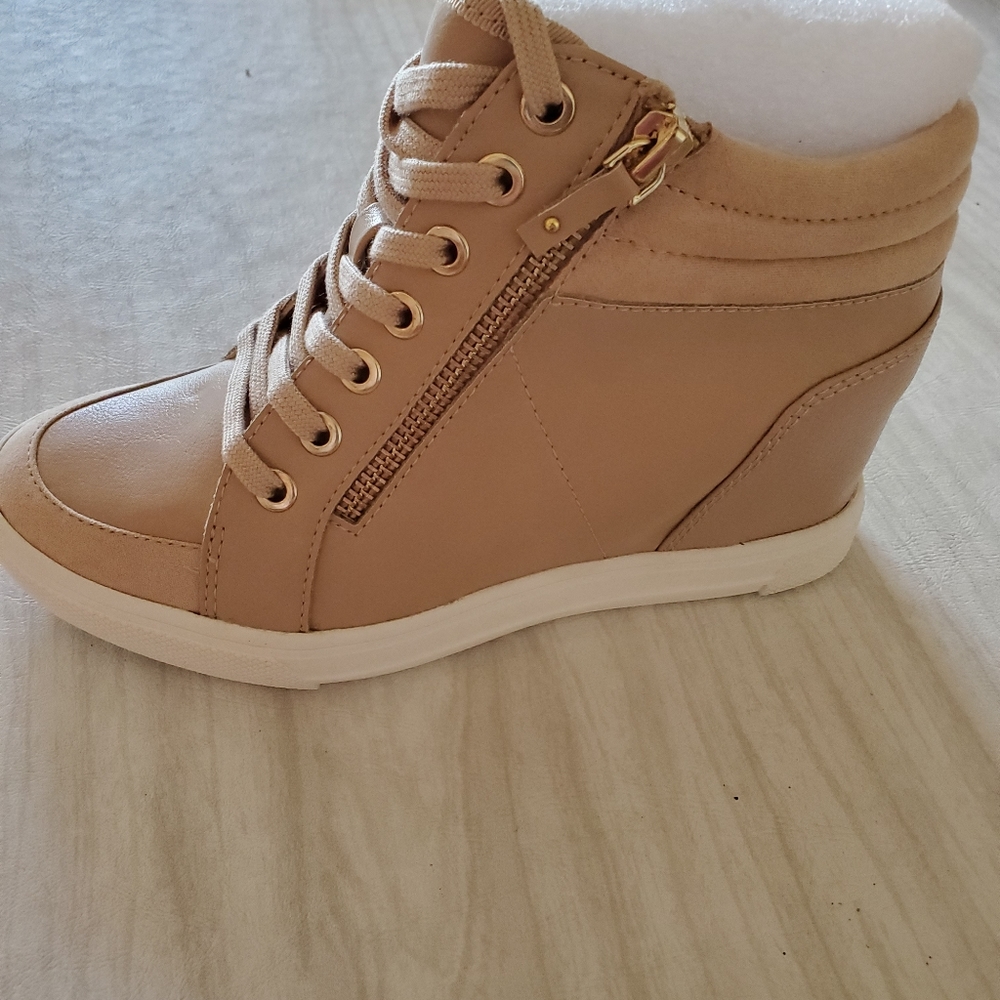 Shoes - Picture 4 of 4